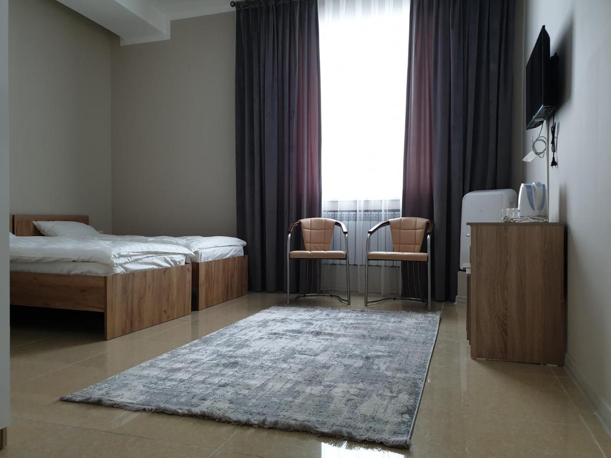 Station Hostel Atiraw Buitenkant foto
